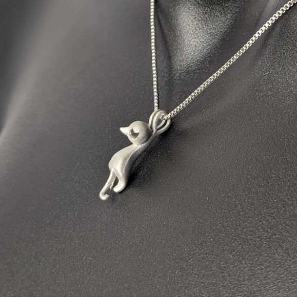 Matte silver color metal petite cat stretching pendant necklace - Picture 1 of 9